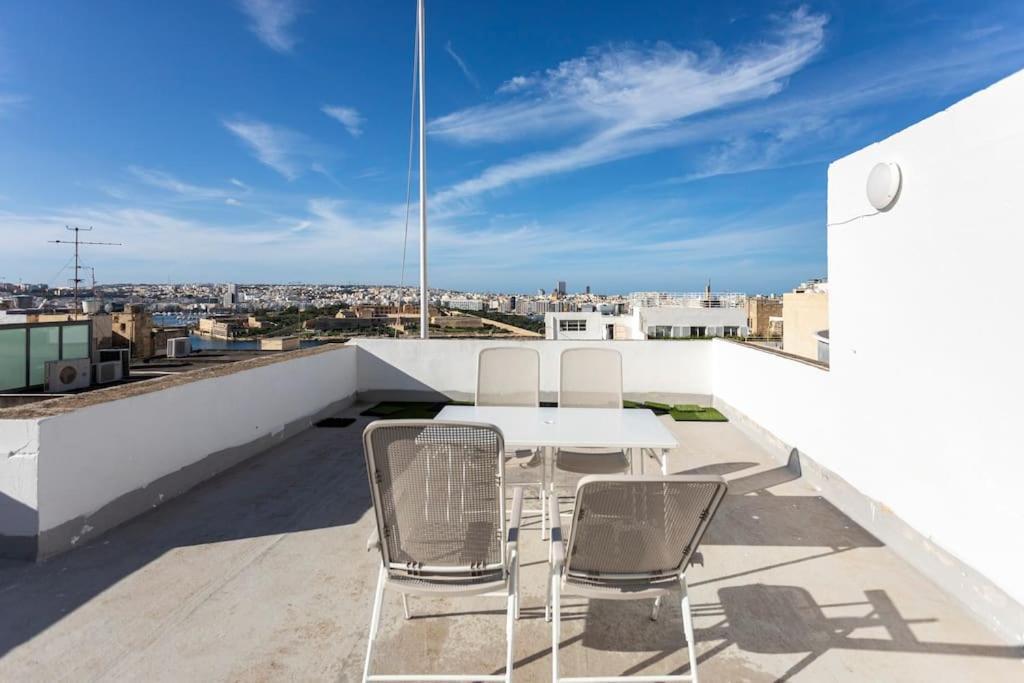 City Penthouse With Roof Terrace And Sea Views Valletta Exterior foto