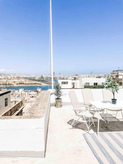 City Penthouse With Roof Terrace And Sea Views Valletta Exterior foto