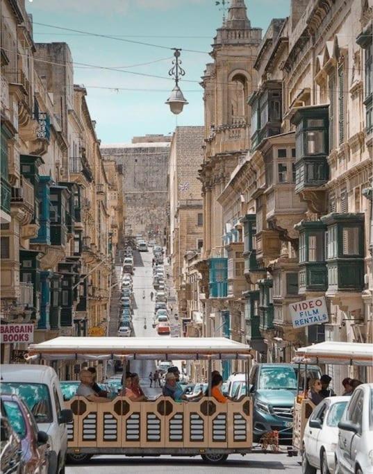 City Penthouse With Roof Terrace And Sea Views Valletta Exterior foto