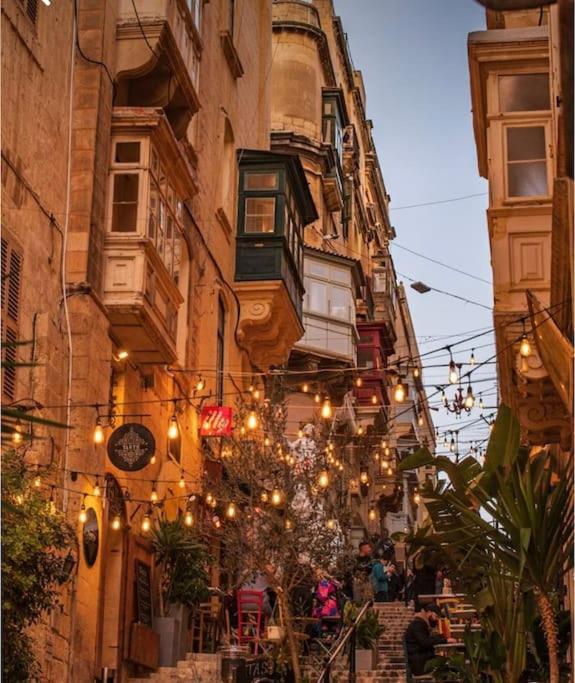 City Penthouse With Roof Terrace And Sea Views Valletta Exterior foto