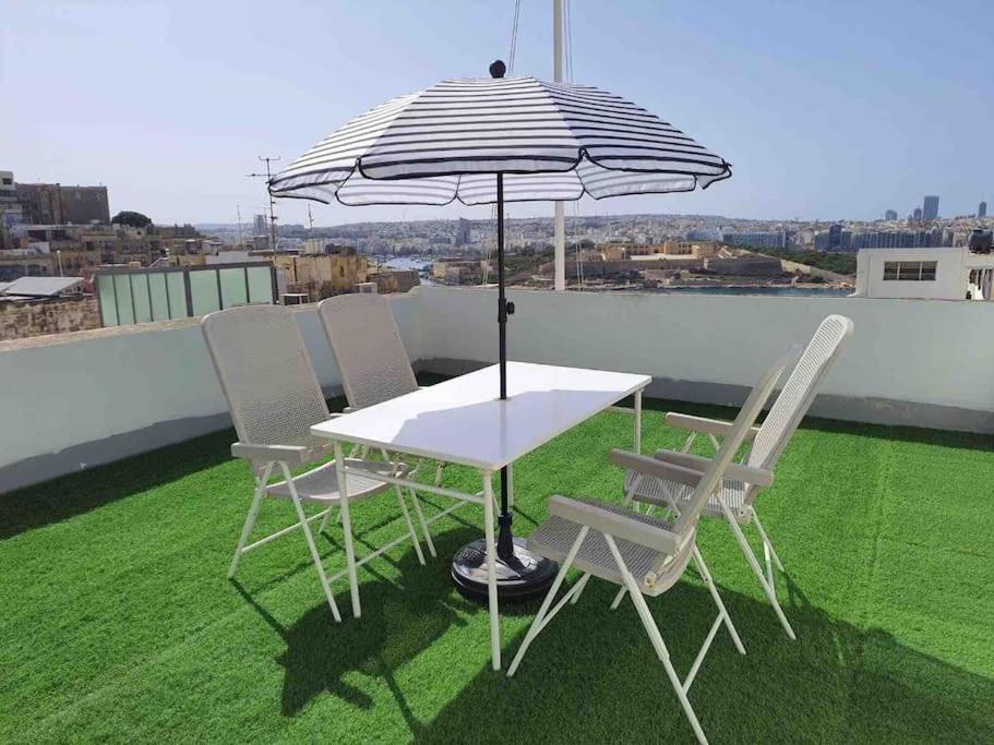 City Penthouse With Roof Terrace And Sea Views Valletta Exterior foto