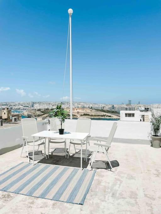 City Penthouse With Roof Terrace And Sea Views Valletta Exterior foto
