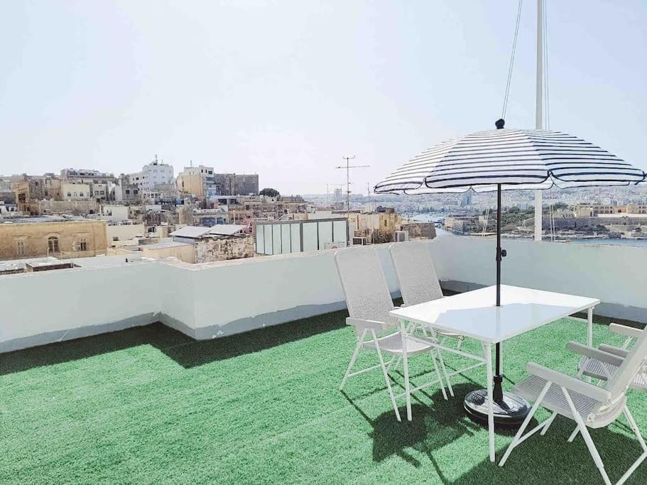 City Penthouse With Roof Terrace And Sea Views Valletta Exterior foto